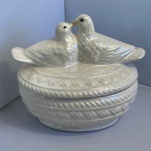 Kissing Love‎ Birds Trinket Box with Iridescent Glaze 5"